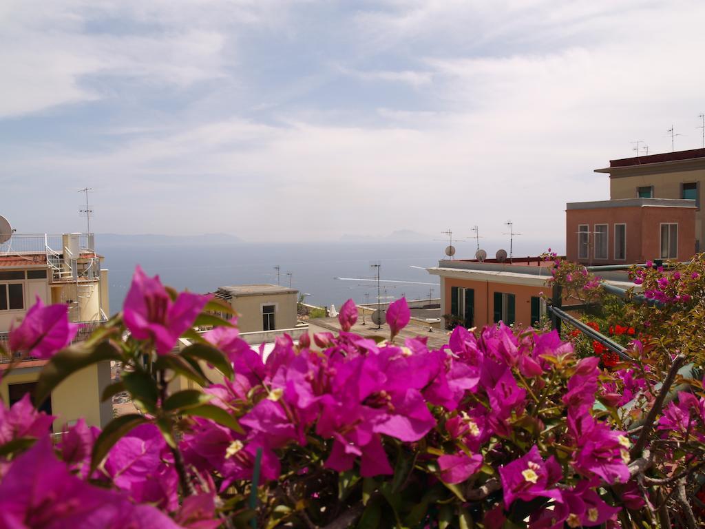 Una Terrazza Sul Golfo Неаполь Номер фото