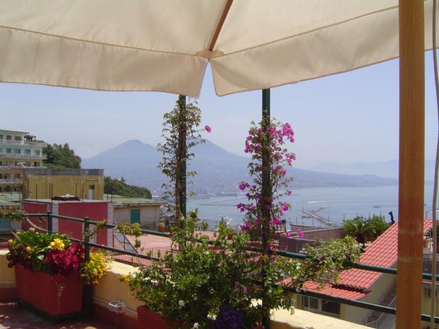 Una Terrazza Sul Golfo Неаполь Экстерьер фото